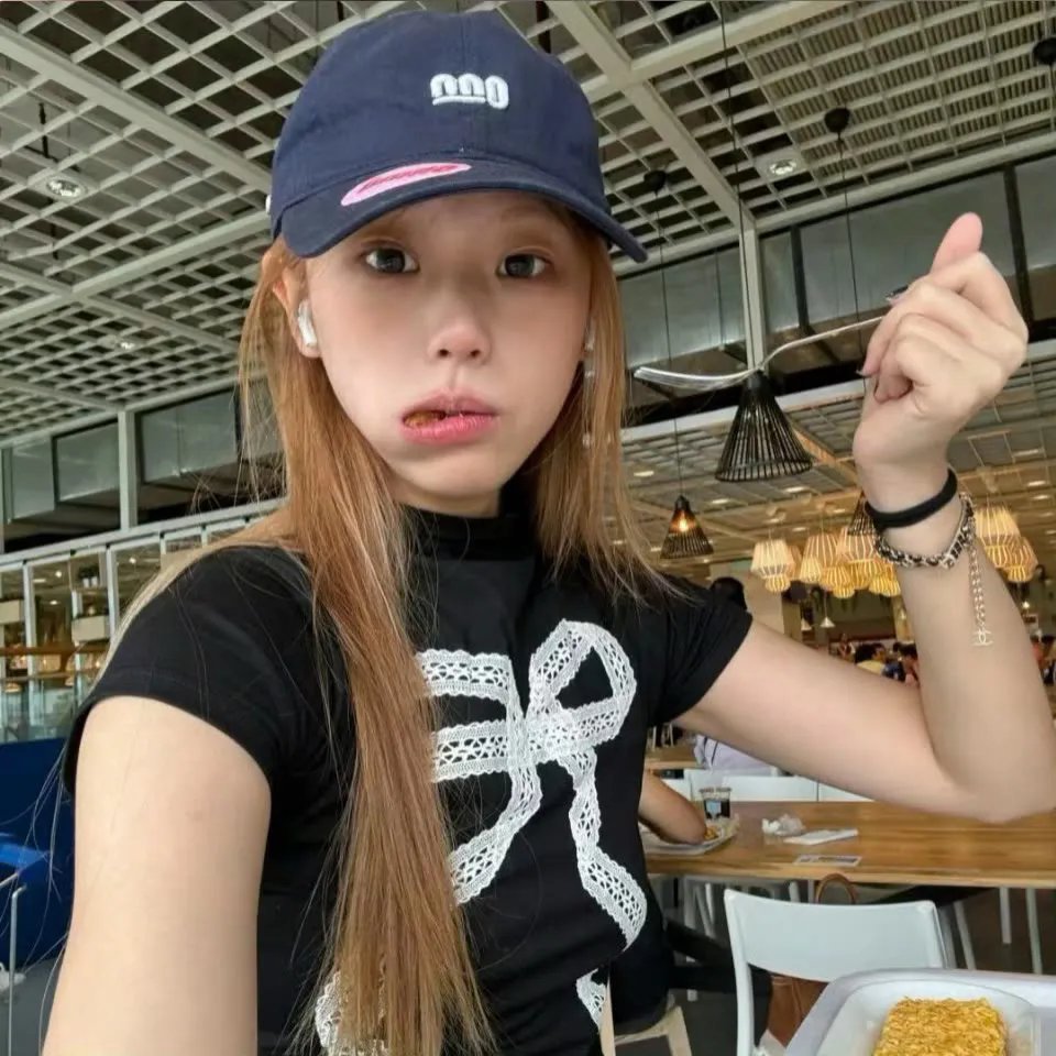 隔楼女孩:我们之间的层距